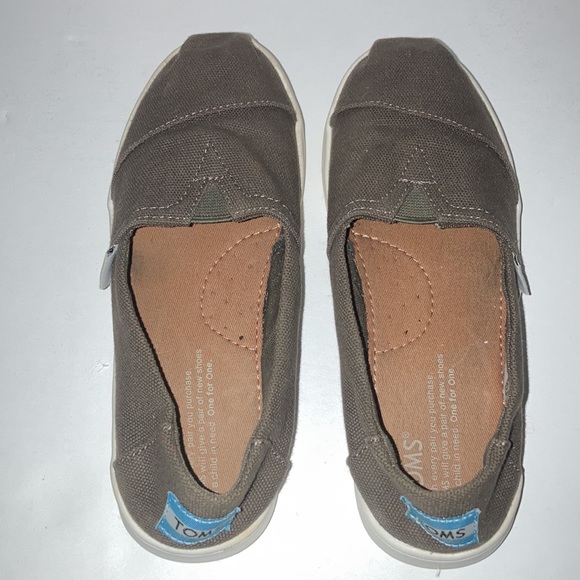 2 for $15 TOMS Shoes 2.0 Classic Alpargata Slip-On Big Kids Size 2Y Unisex - Picture 3 of 11
